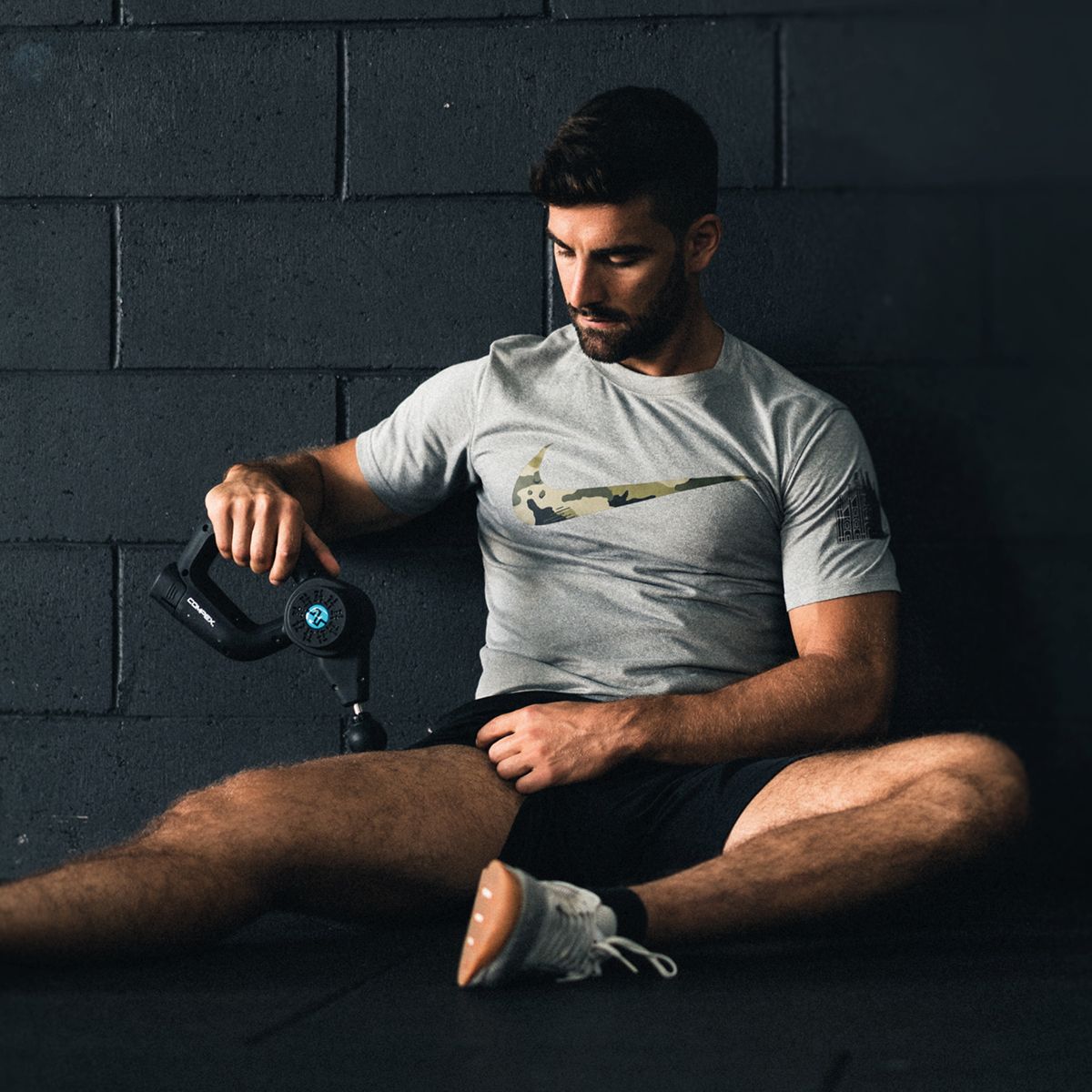 le compex fixx 1.0 utiliser par un homme sportif